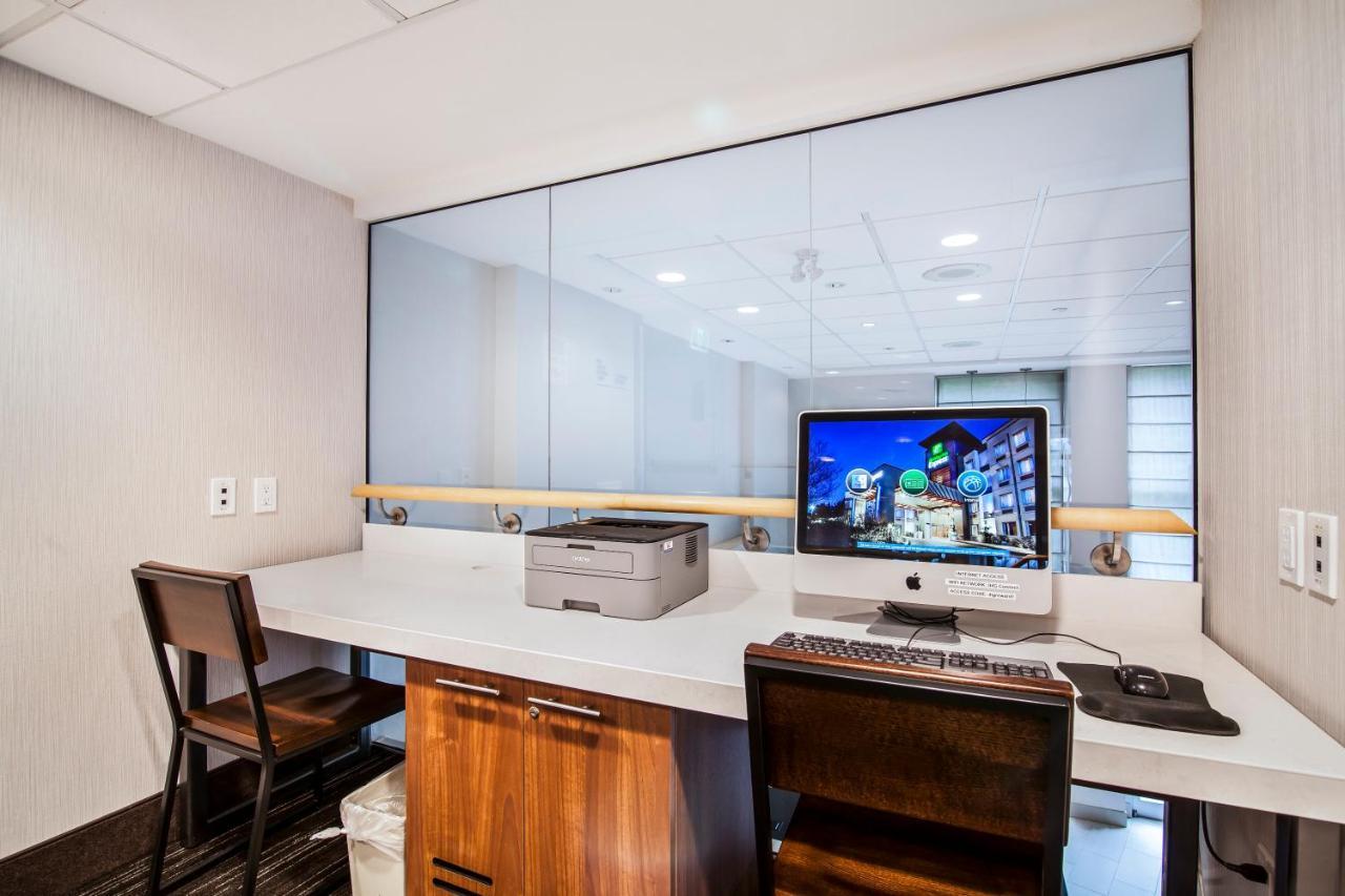 Holiday Inn Express & Suites Langley By Ihg Εξωτερικό φωτογραφία