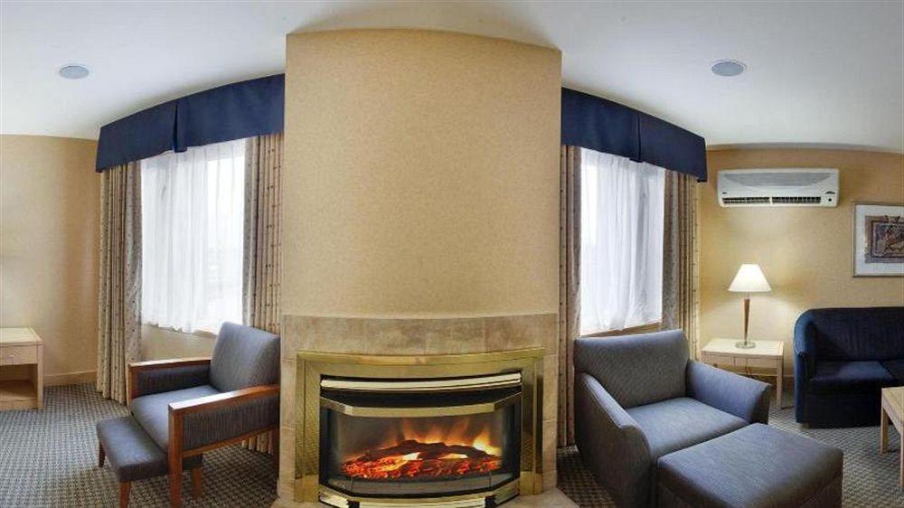 Holiday Inn Express & Suites Langley By Ihg Εξωτερικό φωτογραφία