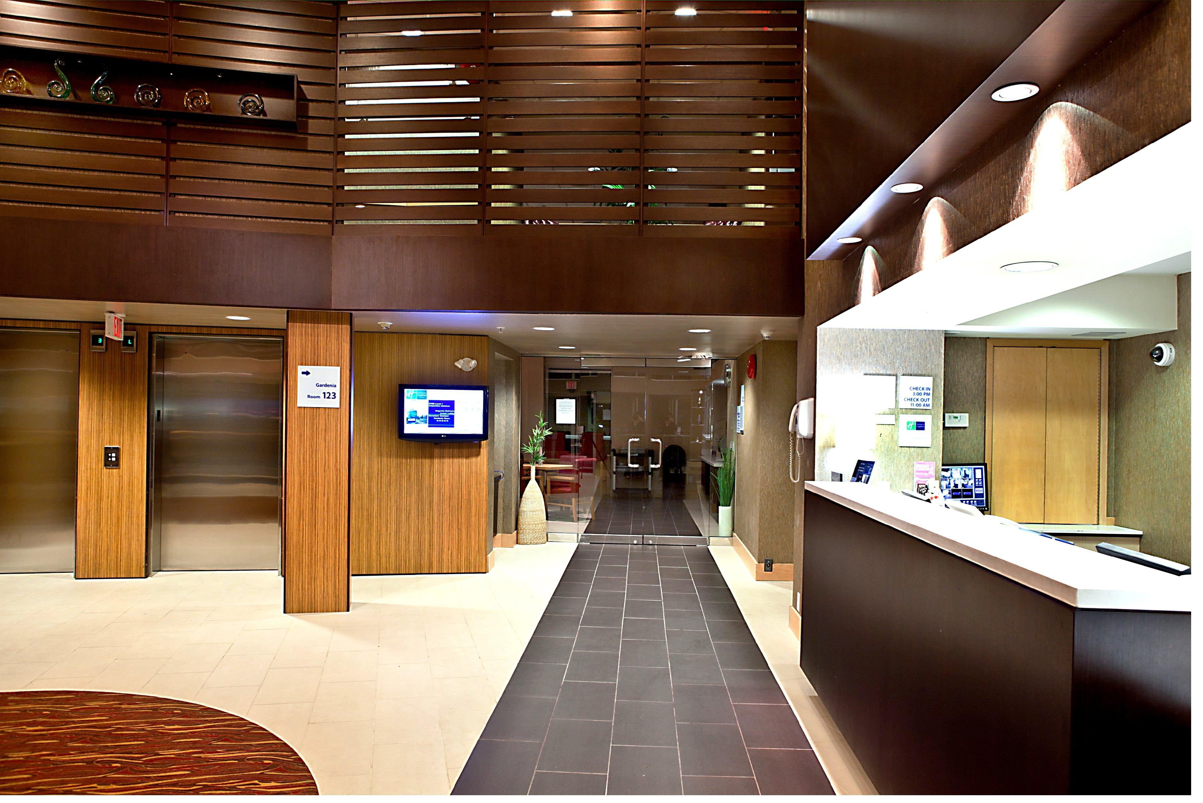 Holiday Inn Express & Suites Langley By Ihg Εξωτερικό φωτογραφία